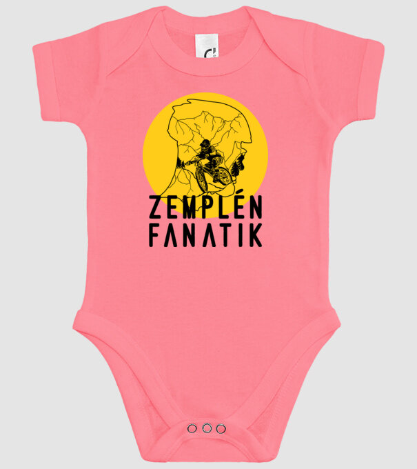  minta rózsaszín pólón
