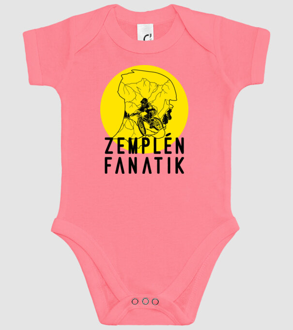  minta rózsaszín pólón
